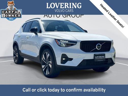 Crystal White Pearl 2025 Volvo XC40 B5 Plus Dark Theme
