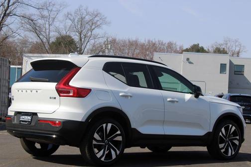 2025 Volvo XC40 B5 Plus Dark Theme
