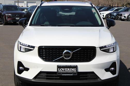 2025 Volvo XC40 B5 Plus Dark Theme