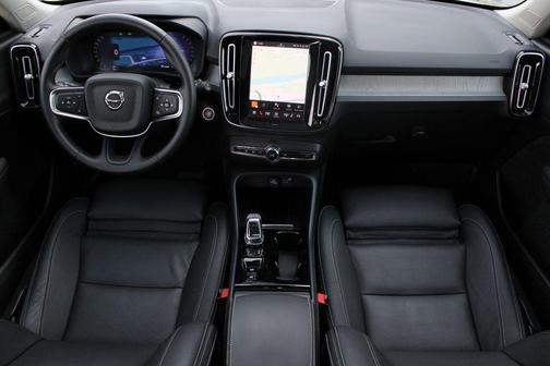 2025 Volvo XC40 B5 Plus Dark Theme