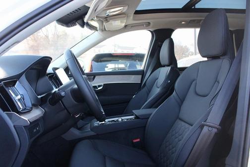 2025 Volvo XC90 Plug-In Hybrid T8 Plus 7-Seater