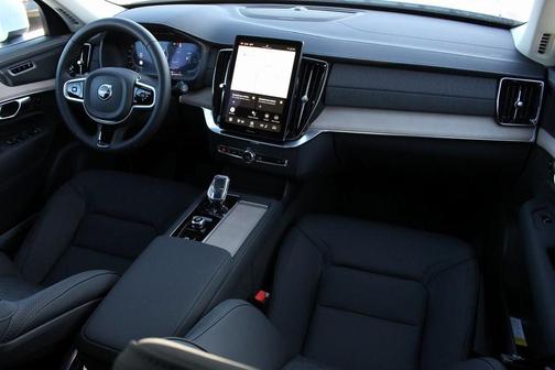 2025 Volvo XC90 Plug-In Hybrid T8 Plus 7-Seater