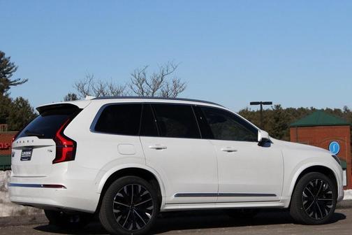 2025 Volvo XC90 Plug-In Hybrid T8 Plus 7-Seater