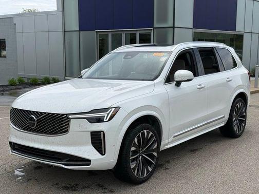 Crystal White Pearl 2026 Volvo XC90 B6 Plus 7-Seater