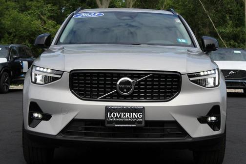 2025 Volvo XC40 B5 Plus Dark Theme