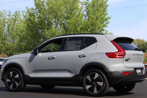 2025 Volvo EX40 Twin Motor Core