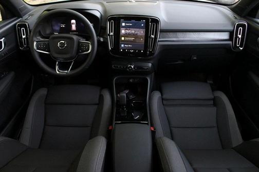 2025 Volvo EX40 Twin Motor Core