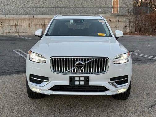 2025 Volvo XC90 B6 Plus 7-Seater