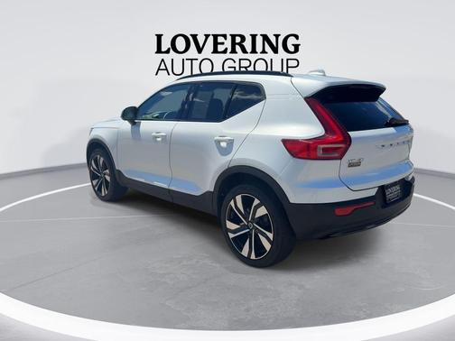 Crystal White Metallic 2024 Volvo XC40 B5 Plus Dark Theme