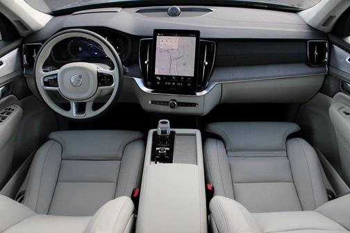 2026 Volvo XC90 B6 Ultra Dark Theme 6-Seater