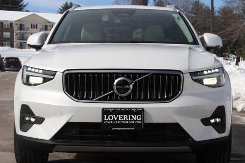 2025 Volvo XC40 B5 Plus Bright Theme