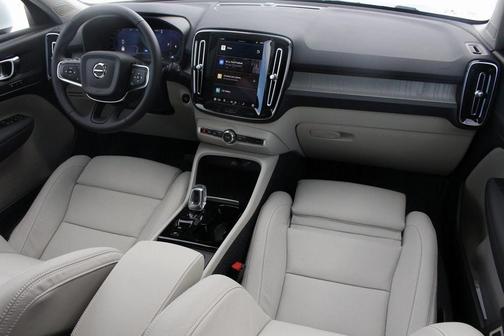2025 Volvo XC40 B5 Plus Bright Theme