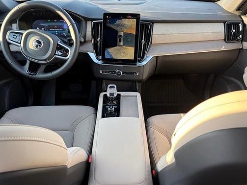 2026 Volvo XC90 B6 Plus 6-Seater