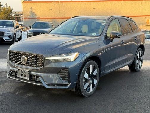 2024 Volvo XC60 Recharge Plug-In Hybrid T8 Plus Dark Theme