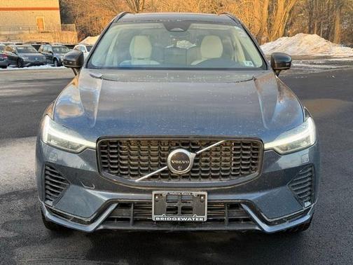 2024 Volvo XC60 Recharge Plug-In Hybrid T8 Plus Dark Theme