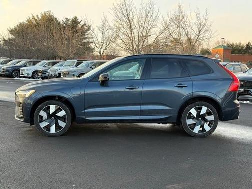 2024 Volvo XC60 Recharge Plug-In Hybrid T8 Plus Dark Theme