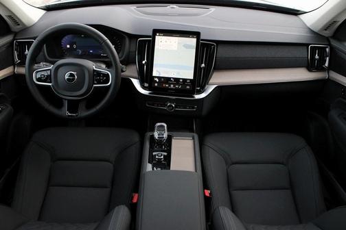 2026 Volvo XC90 B6 Plus 6-Seater