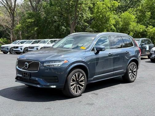 2022 Volvo XC90 T5 Momentum 7 Passenger