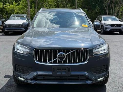 2022 Volvo XC90 T5 Momentum 7 Passenger