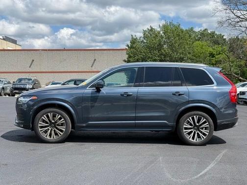 2022 Volvo XC90 T5 Momentum 7 Passenger