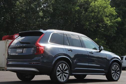 2022 Volvo XC90 T5 Momentum 7 Passenger