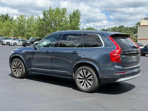 2022 Volvo XC90 T5 Momentum 7 Passenger
