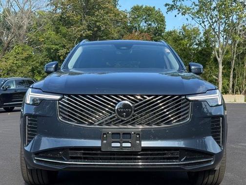2025 Volvo XC90 B6 Plus 7-Seater