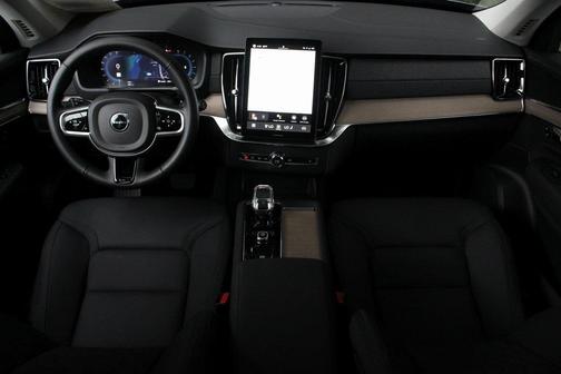 2025 Volvo XC90 B6 Plus 7-Seater