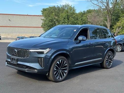 2025 Volvo XC90 B6 Plus 7-Seater