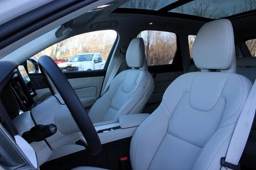 2026 Volvo XC60 B5 Ultra