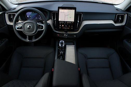 2026 Volvo XC60 B5 Plus