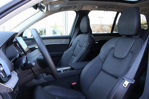 2025 Volvo XC90 Plug-In Hybrid T8 Ultra 7-Seater