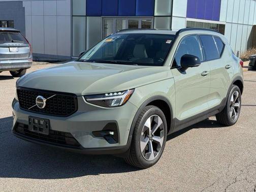Sage Green Metallic 2023 Volvo XC40 B5 Plus Dark Theme