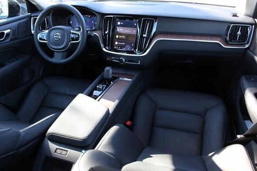 2025 Volvo S60 B5 Plus