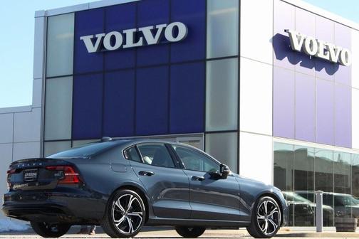 2025 Volvo S60 B5 Plus