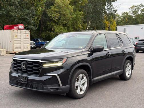 Crystal Black Pearl 2023 Honda Pilot LX