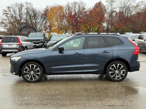 2023 Volvo XC60 B5 Plus Dark Theme