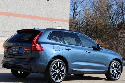 2023 Volvo XC60 B5 Plus Dark Theme