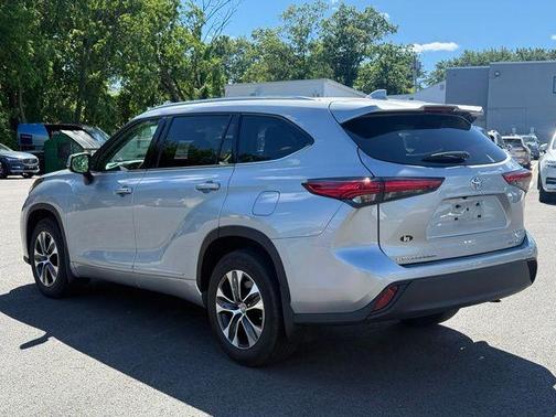 Celestial Silver Metallic 2020 Toyota Highlander XLE