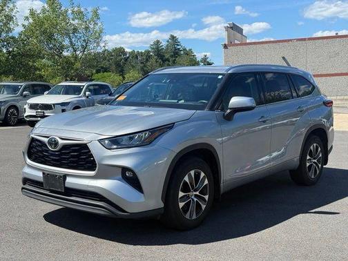 Celestial Silver Metallic 2020 Toyota Highlander XLE