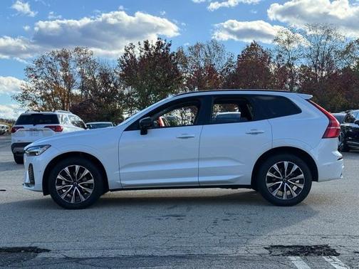 2025 Volvo XC60 B5 Plus