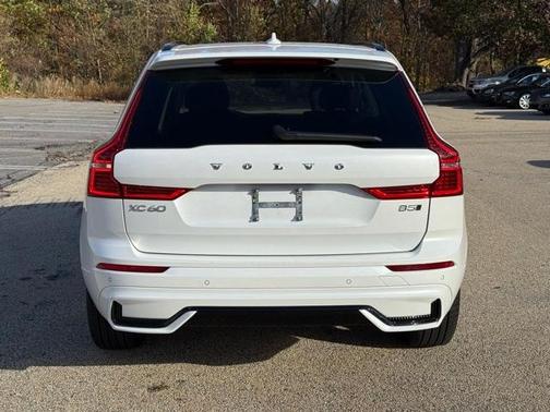 2025 Volvo XC60 B5 Plus