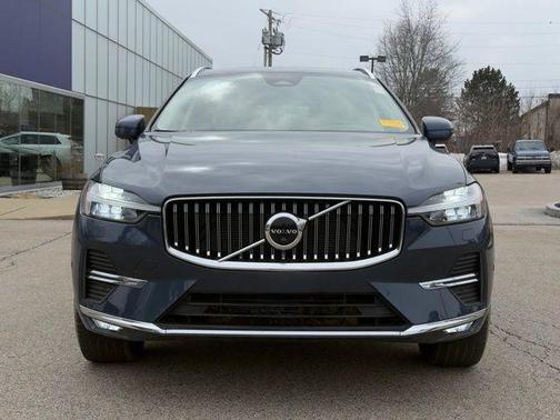 2023 Volvo XC60 B5 Plus Bright Theme