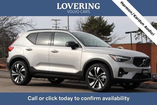 2025 Volvo XC40 B5 Plus Dark Theme