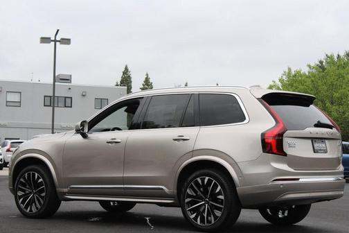 2025 Volvo XC90 B5 Plus 7-Seater