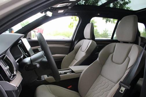 2025 Volvo XC90 B5 Plus 7-Seater