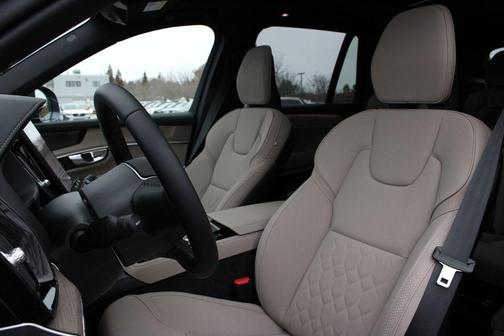 2026 Volvo XC90 B6 Plus 6-Seater