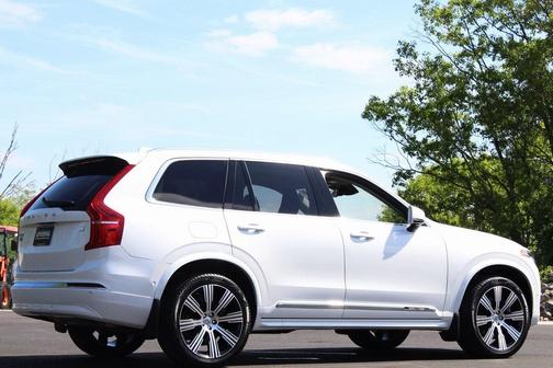 2024 Volvo XC90 Recharge Plug-In Hybrid T8 Ultimate Bright Theme 7-Seater