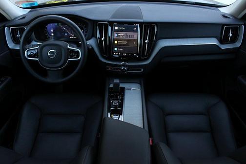 2025 Volvo XC60 B5 Plus