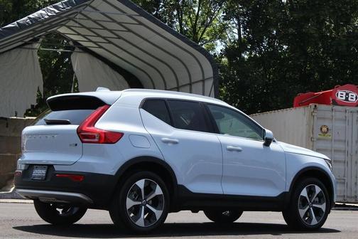 2025 Volvo XC40 B5 Plus Bright Theme